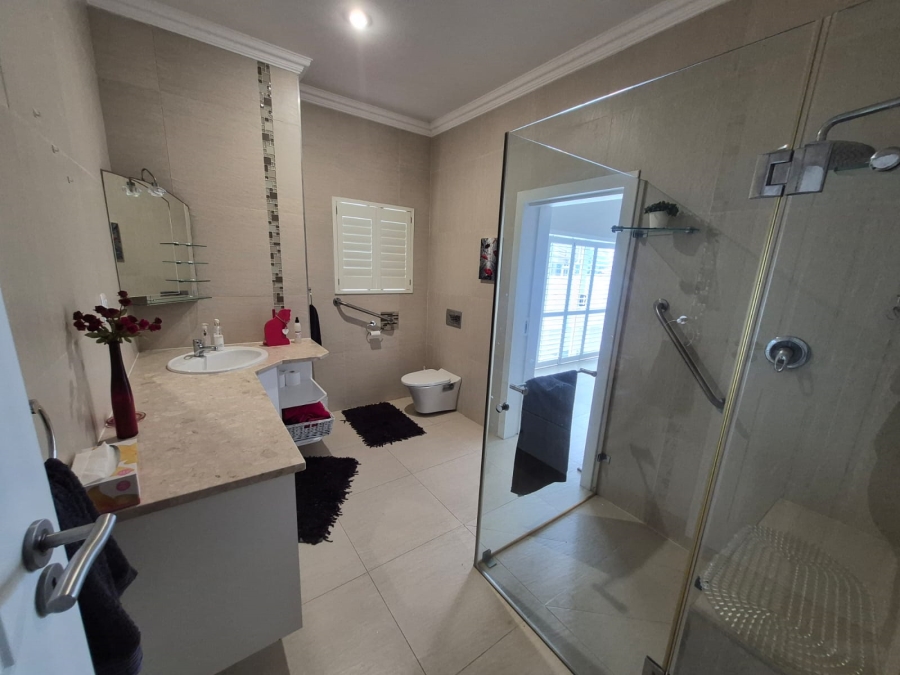 3 Bedroom Property for Sale in Boggomsbaai Western Cape